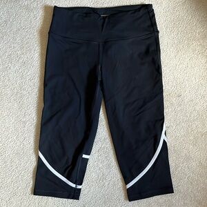 bad medium black w light grey lines crops leggings